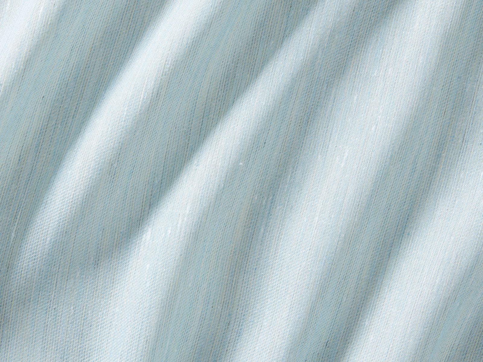 563