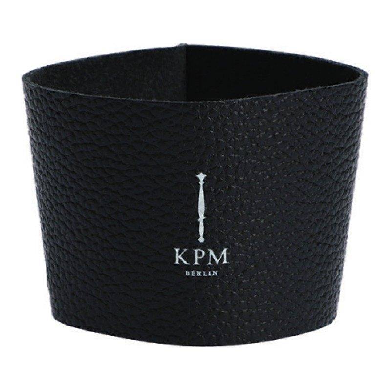 KPM Ledermanschette für den To-go Becher Schwarz | weiße Prägung