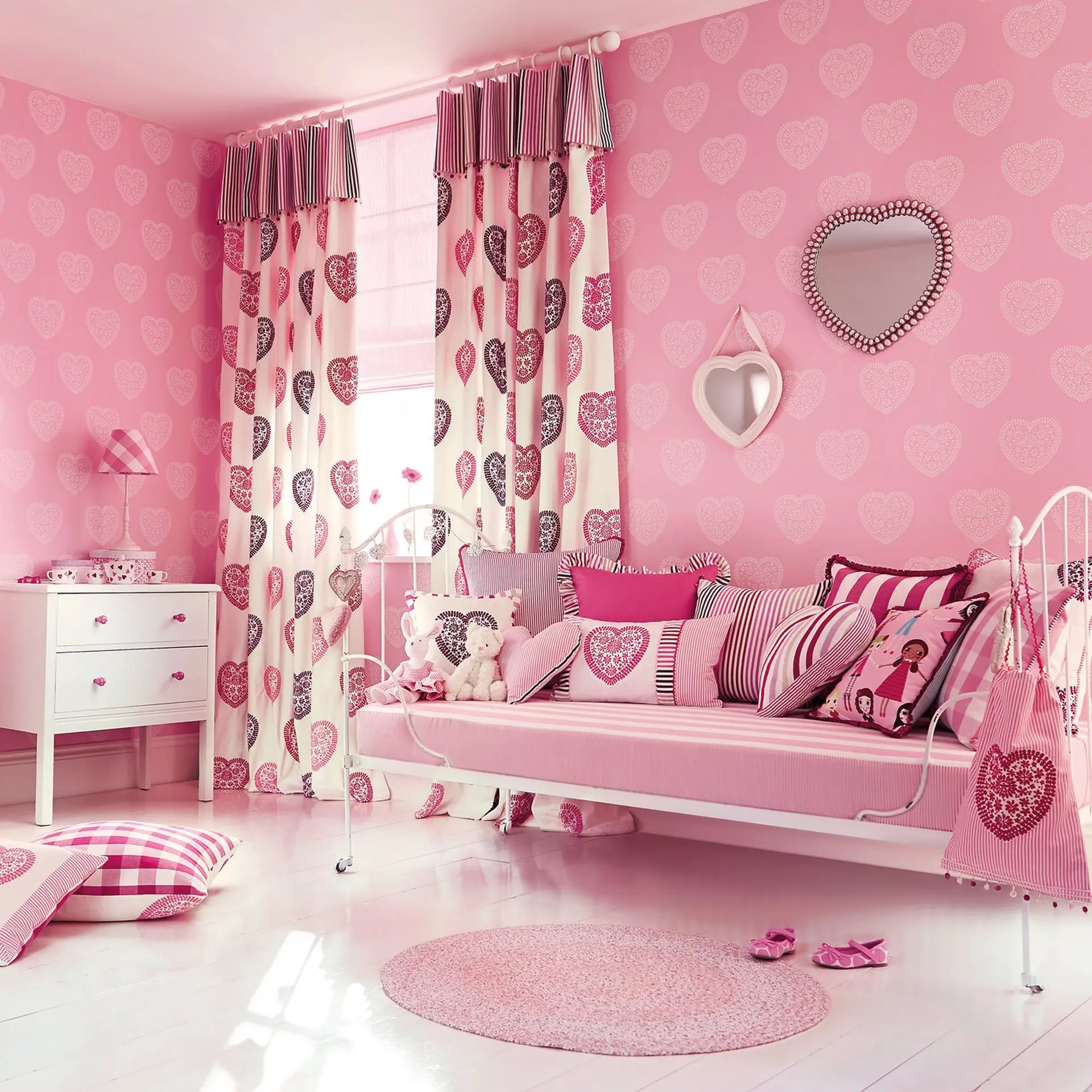 Harlequin Sweet Heart Wallpaper