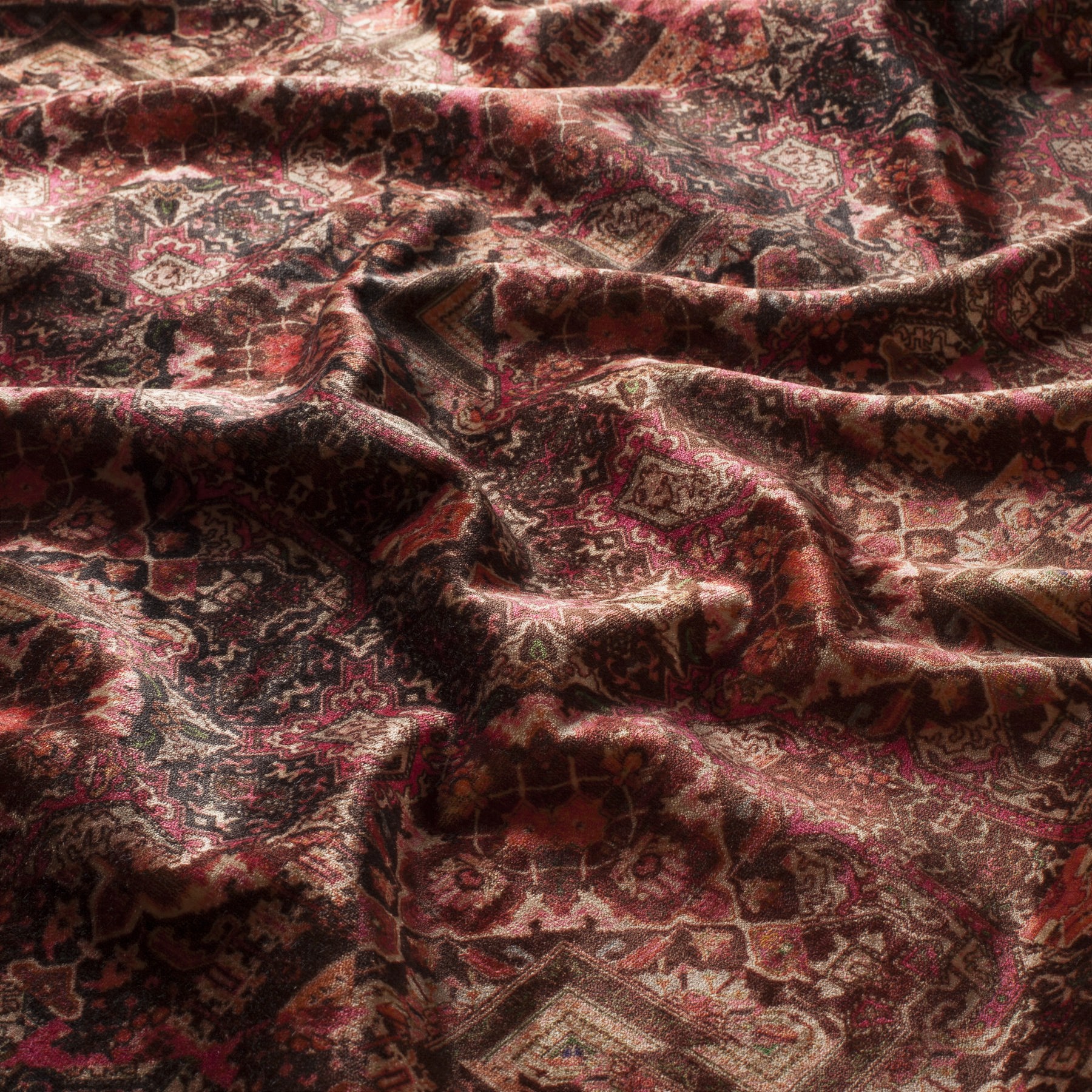 Carlucci Silk Road Dream – Geometrischer Dekostoff 