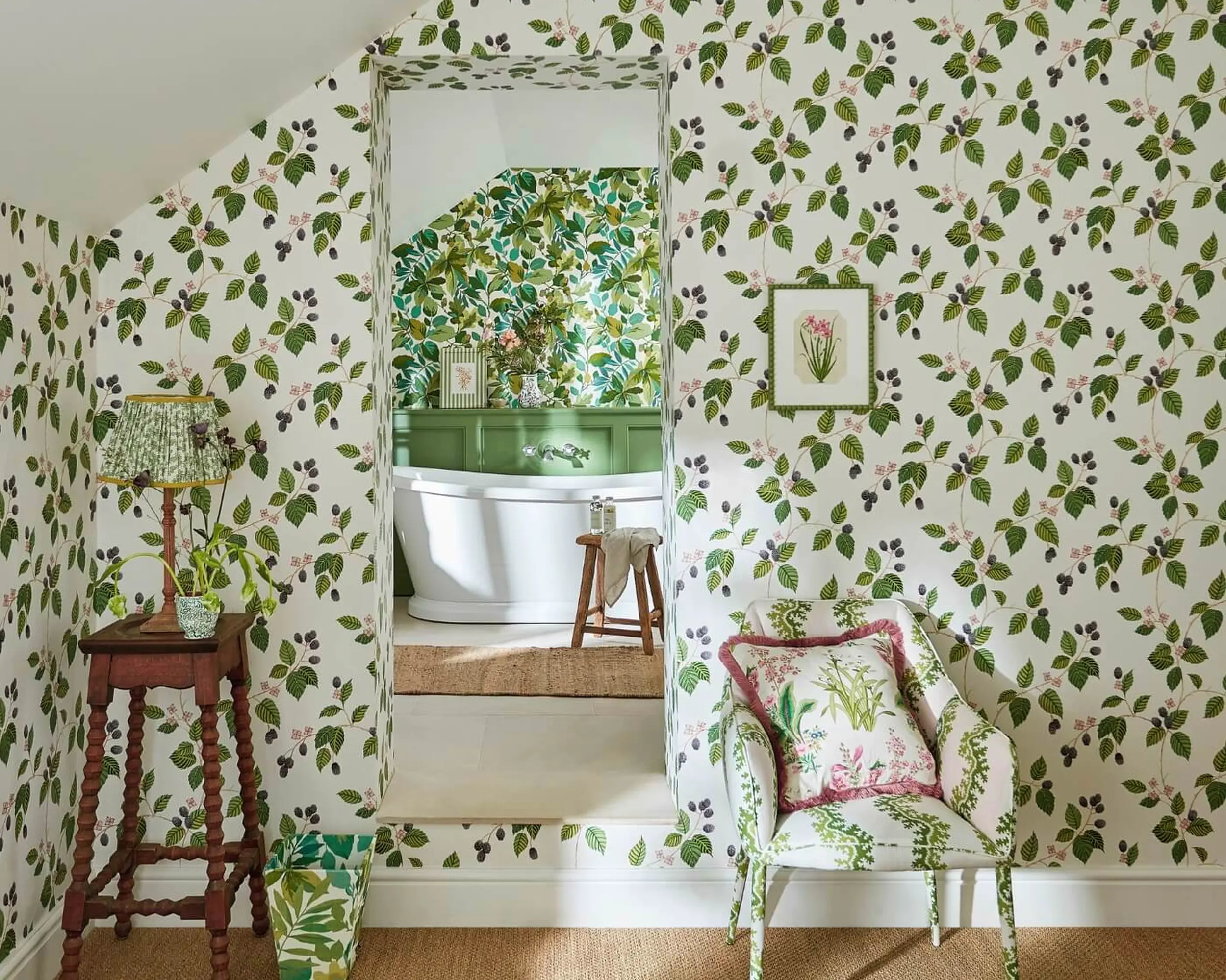 Sanderson Robin's Wood Wallpaper