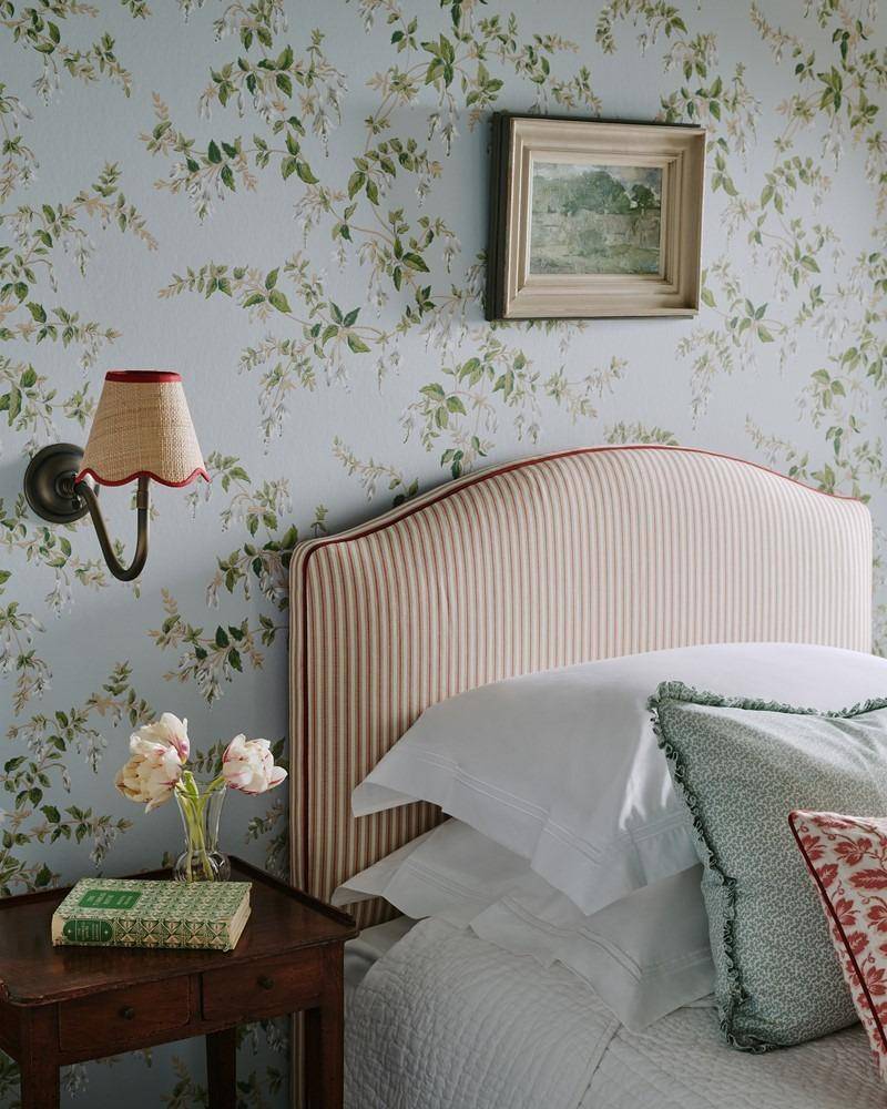 Colefax and Fowler Fuchsia Wallpaper
