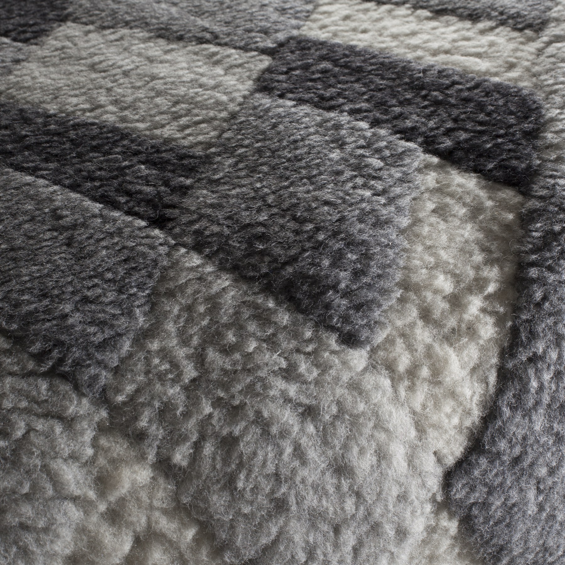 Carlucci Crafted Haven – Woll Polsterstoff in Rautenmuster