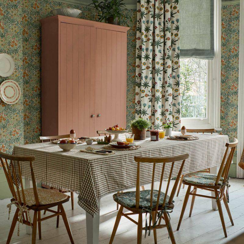 Morris & Co Daisy Embroidery