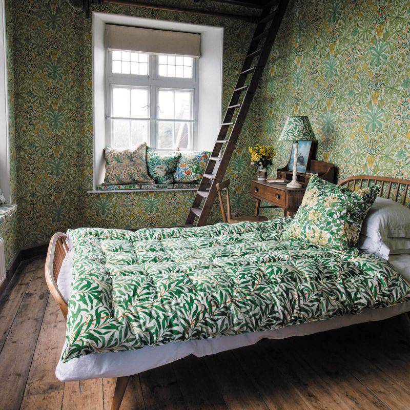 Morris & Co Woodland Weeds Wallpaper