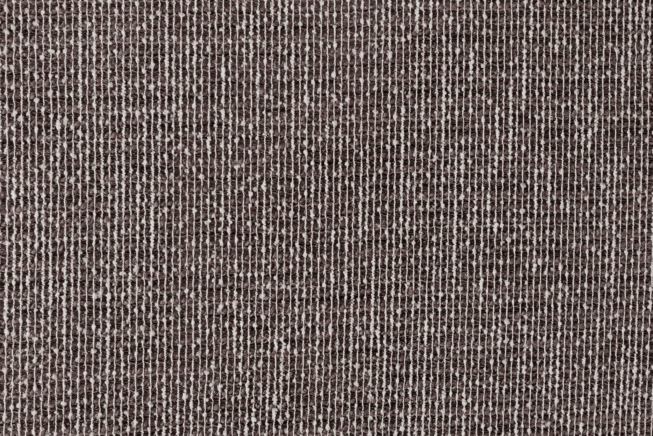 425