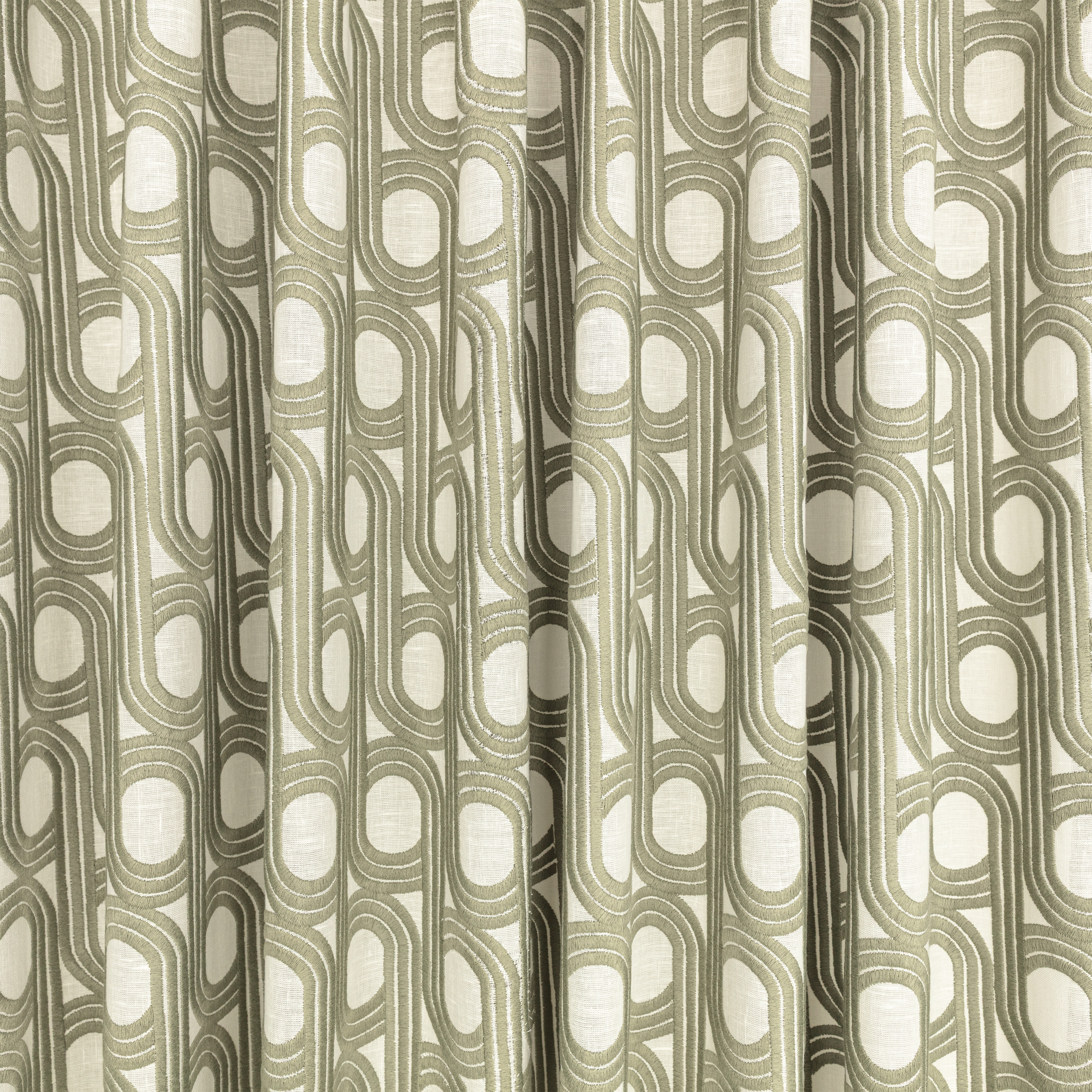 Kirkby Cornice Drape FR – recycelter Vorhangstoff mit Retro-Stickerei