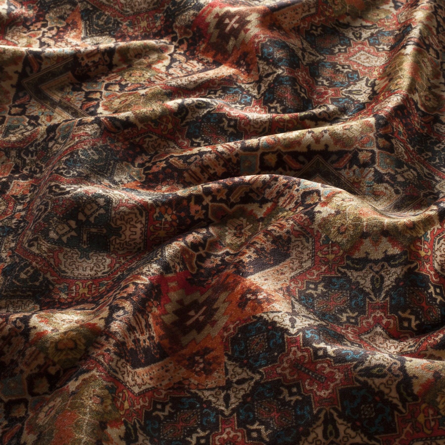 Carlucci Silk Road Dream – Geometrischer Dekostoff 