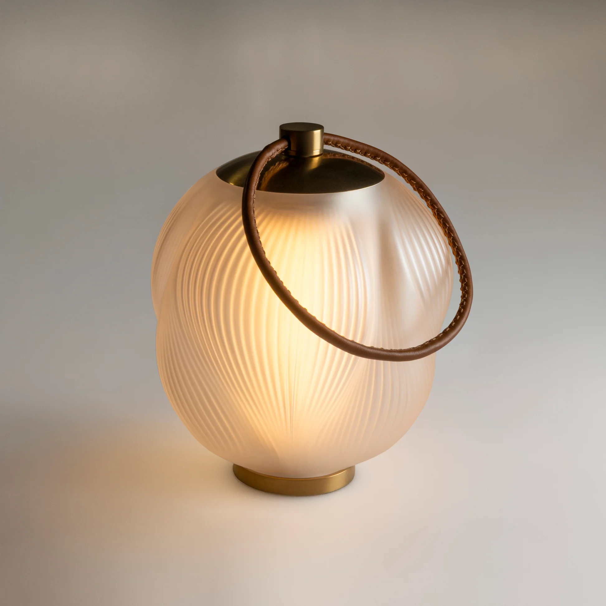 Lalique Alizé – tragbare LED-Tischleuchte aus Kristall