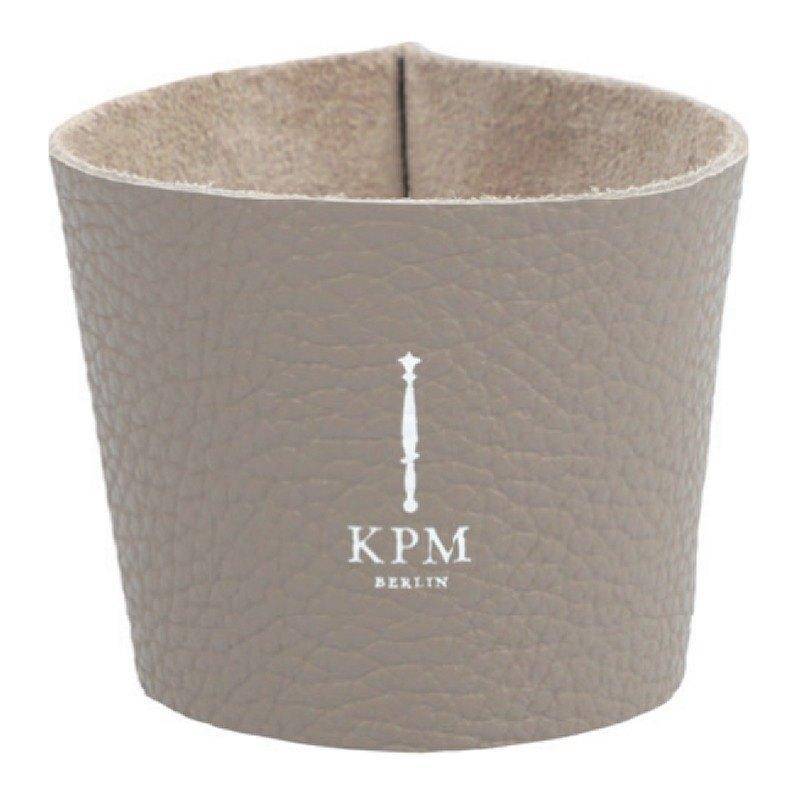 KPM Ledermanschette für den To-go Becher Grau | weiße Prägung