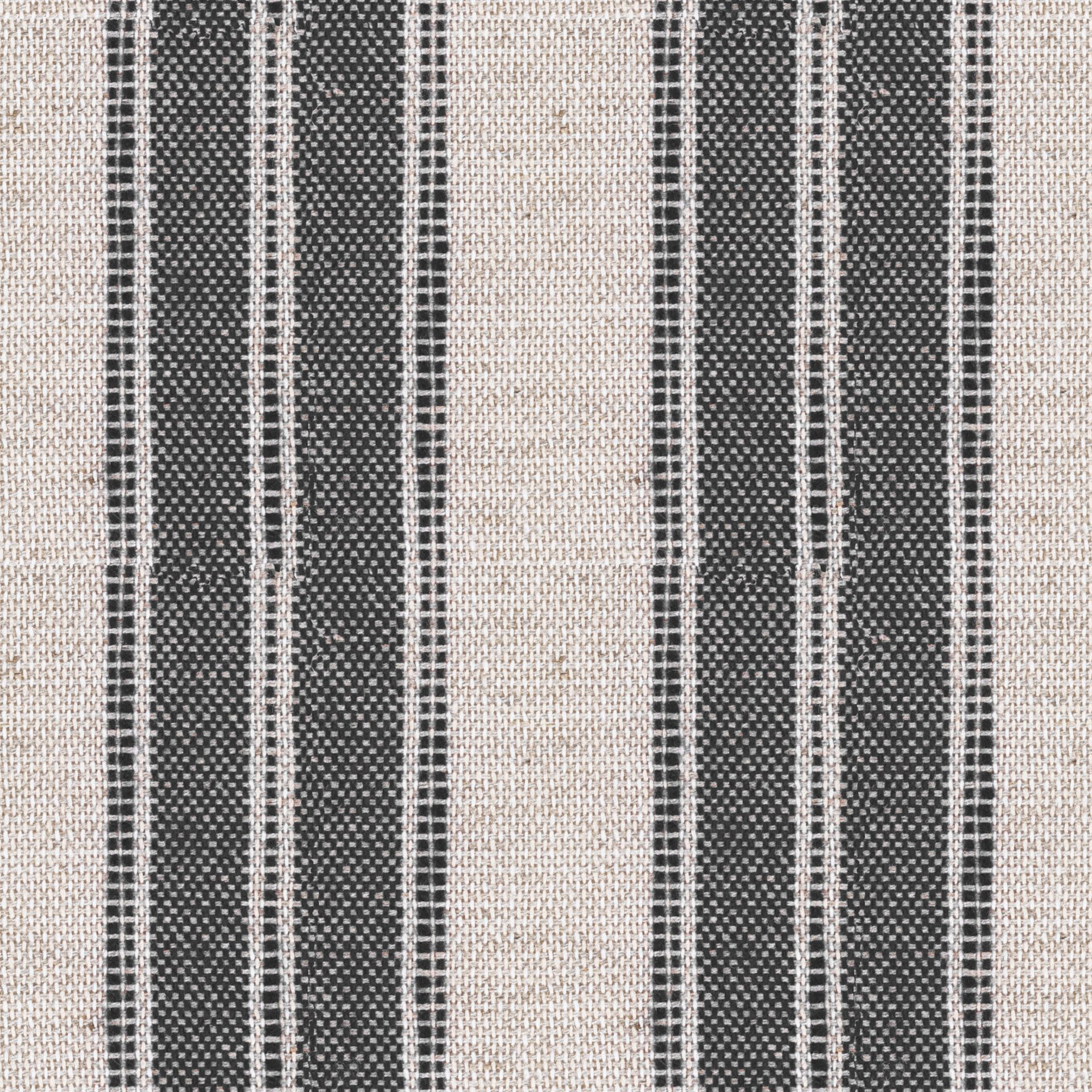 913