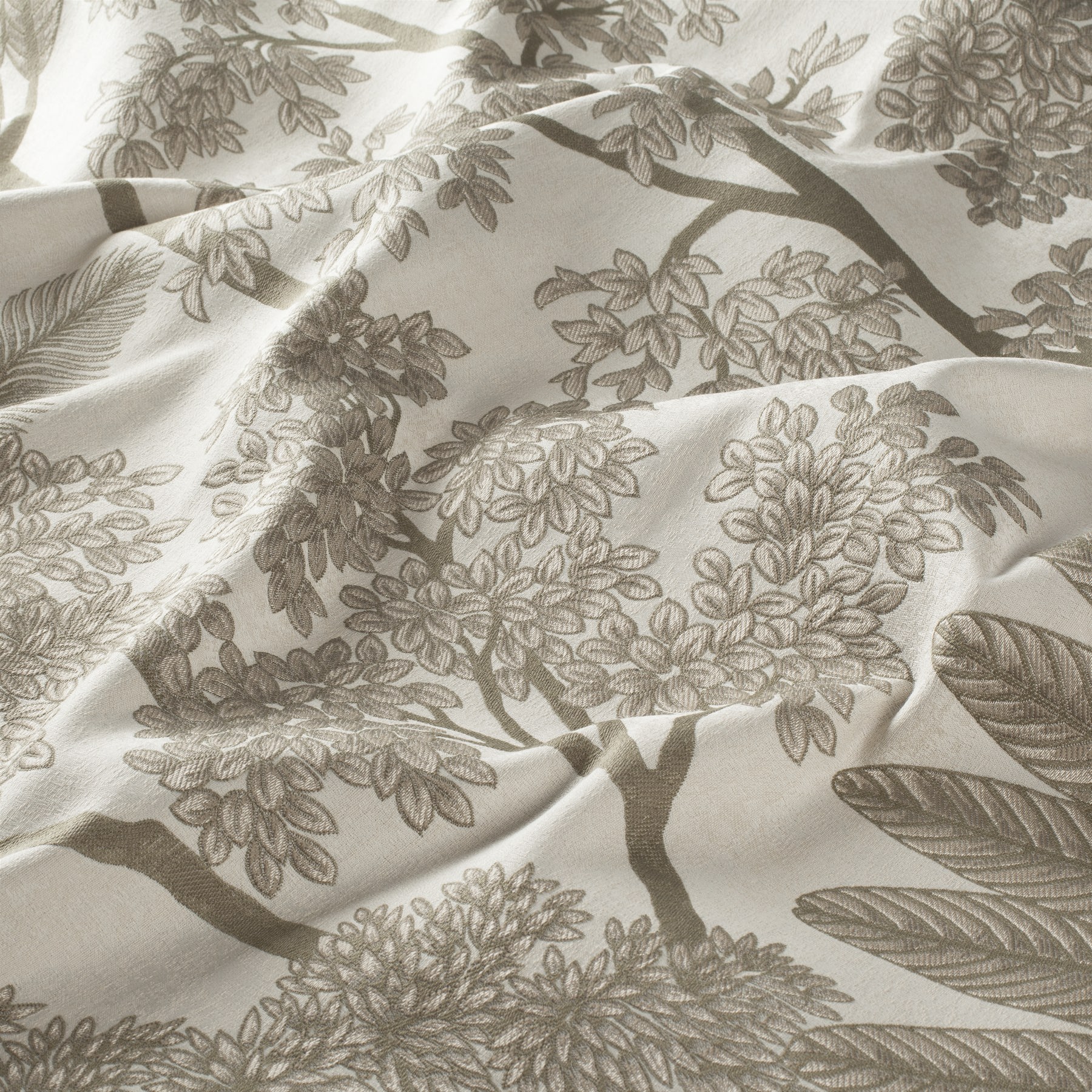 JAB Whisper Wood – Vorhangstoff mit Floralem Muster
