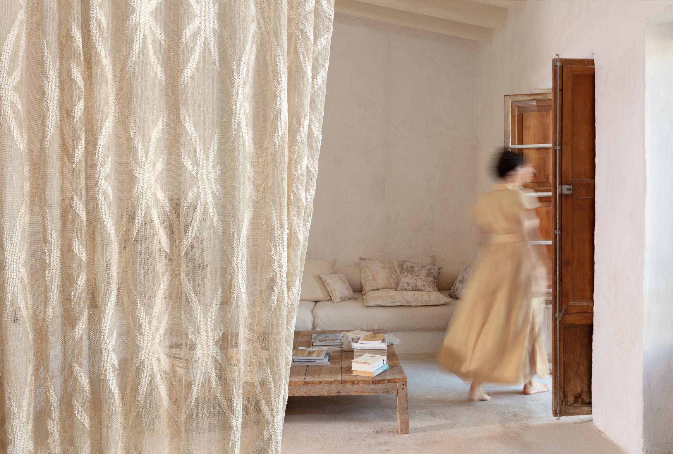     Fischbacher 1819 Wanders' Heritage