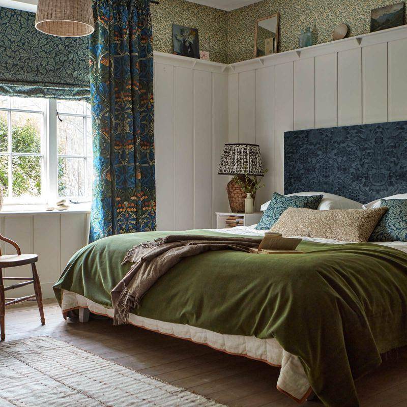 Morris & Co Bluebell Embroidery 