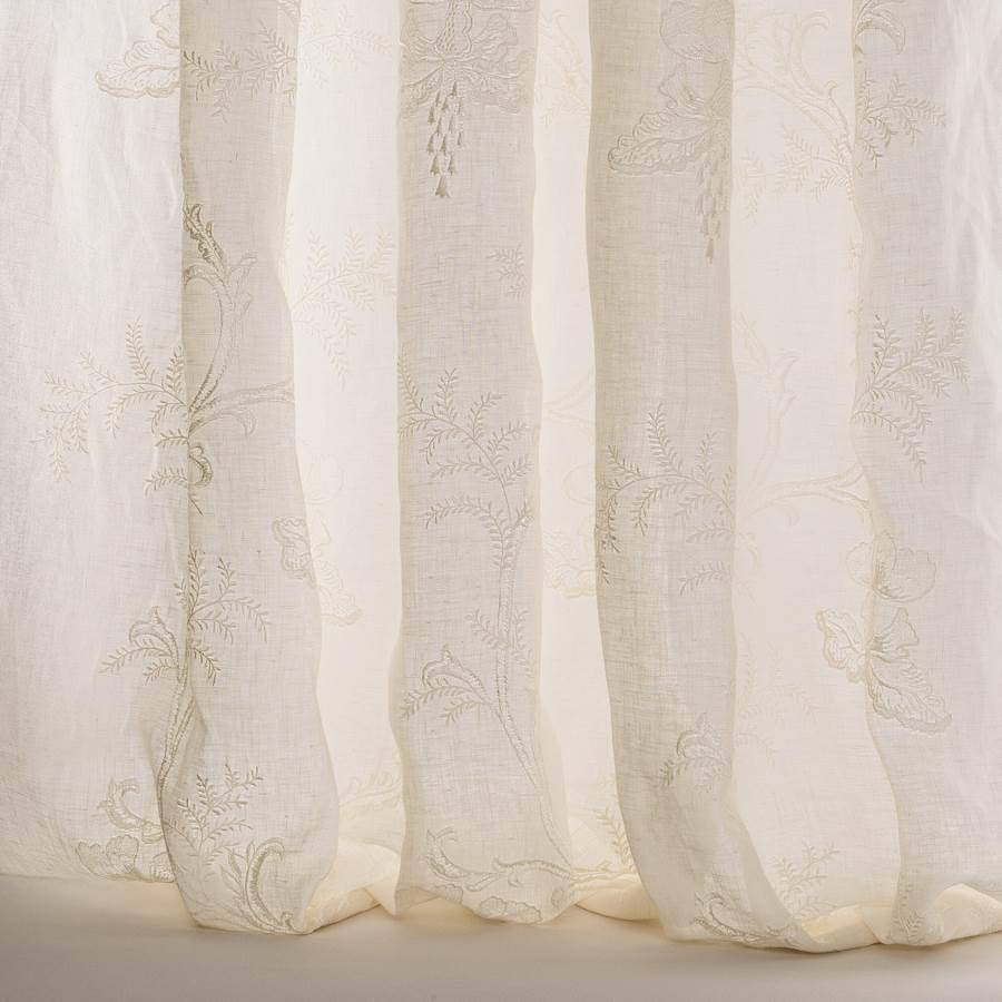 Colefax & Fowler Bellflower Voile