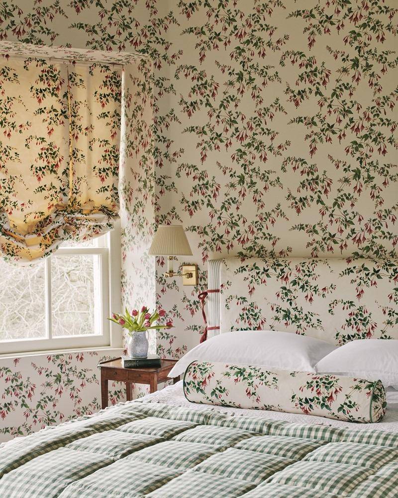 Colefax and Fowler Fuchsia Wallpaper