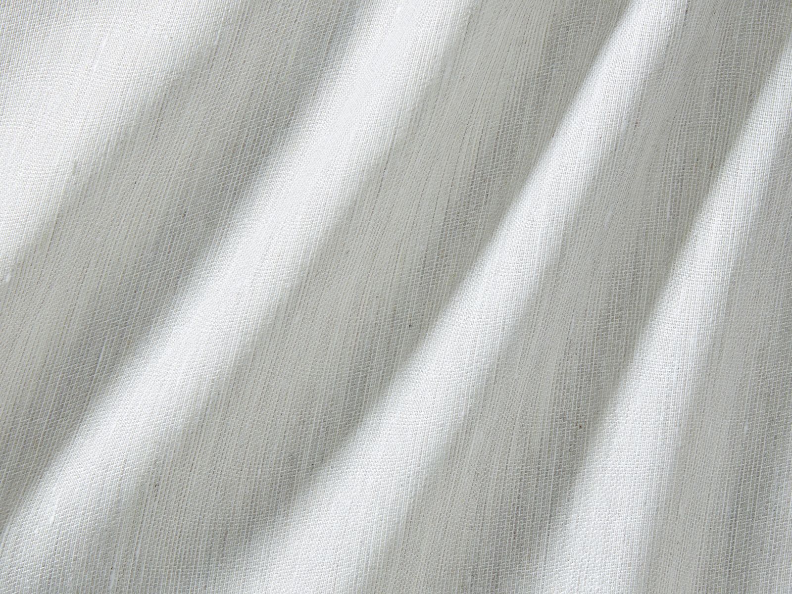 983
