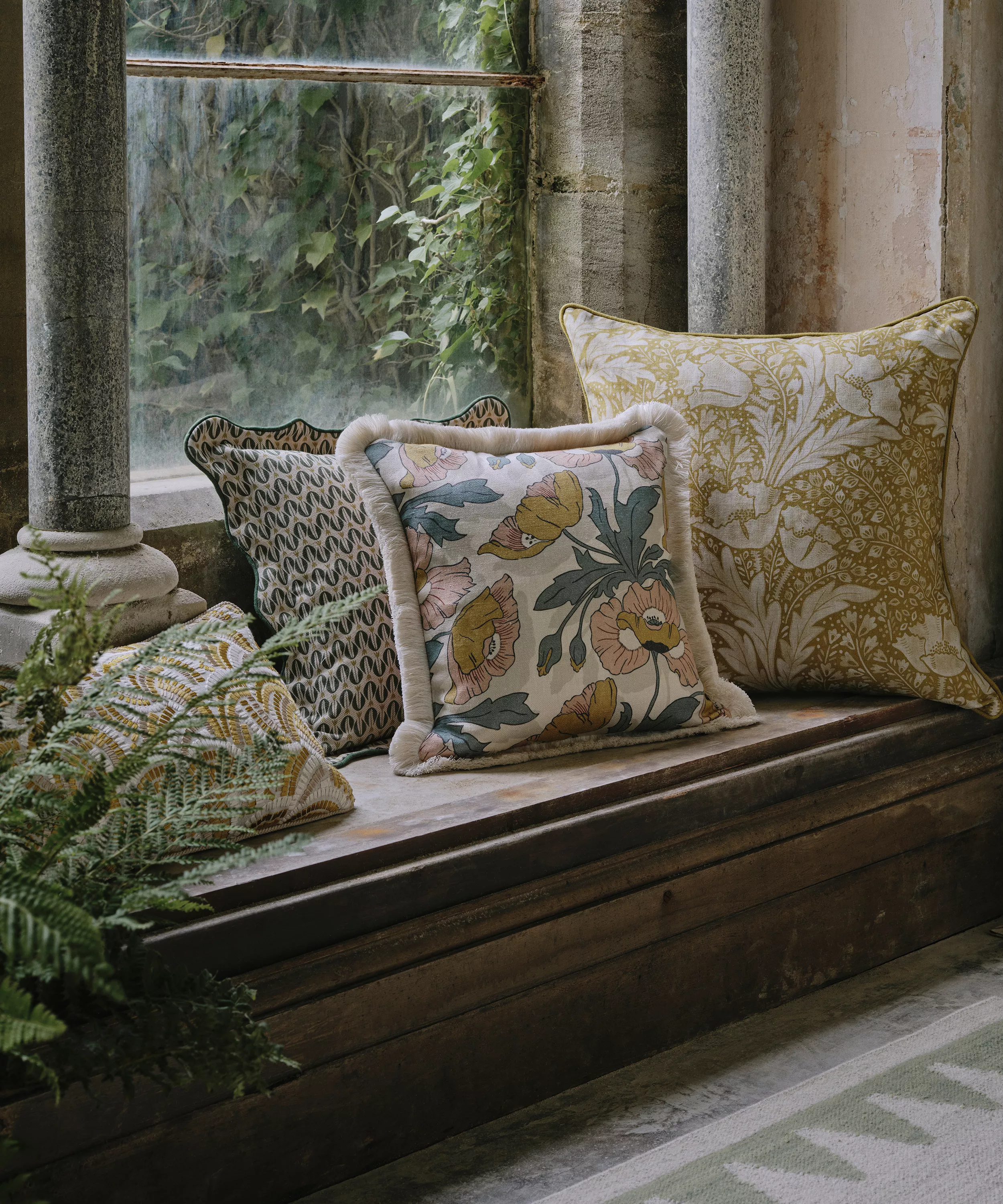 Liberty Tudor Poppy Linen