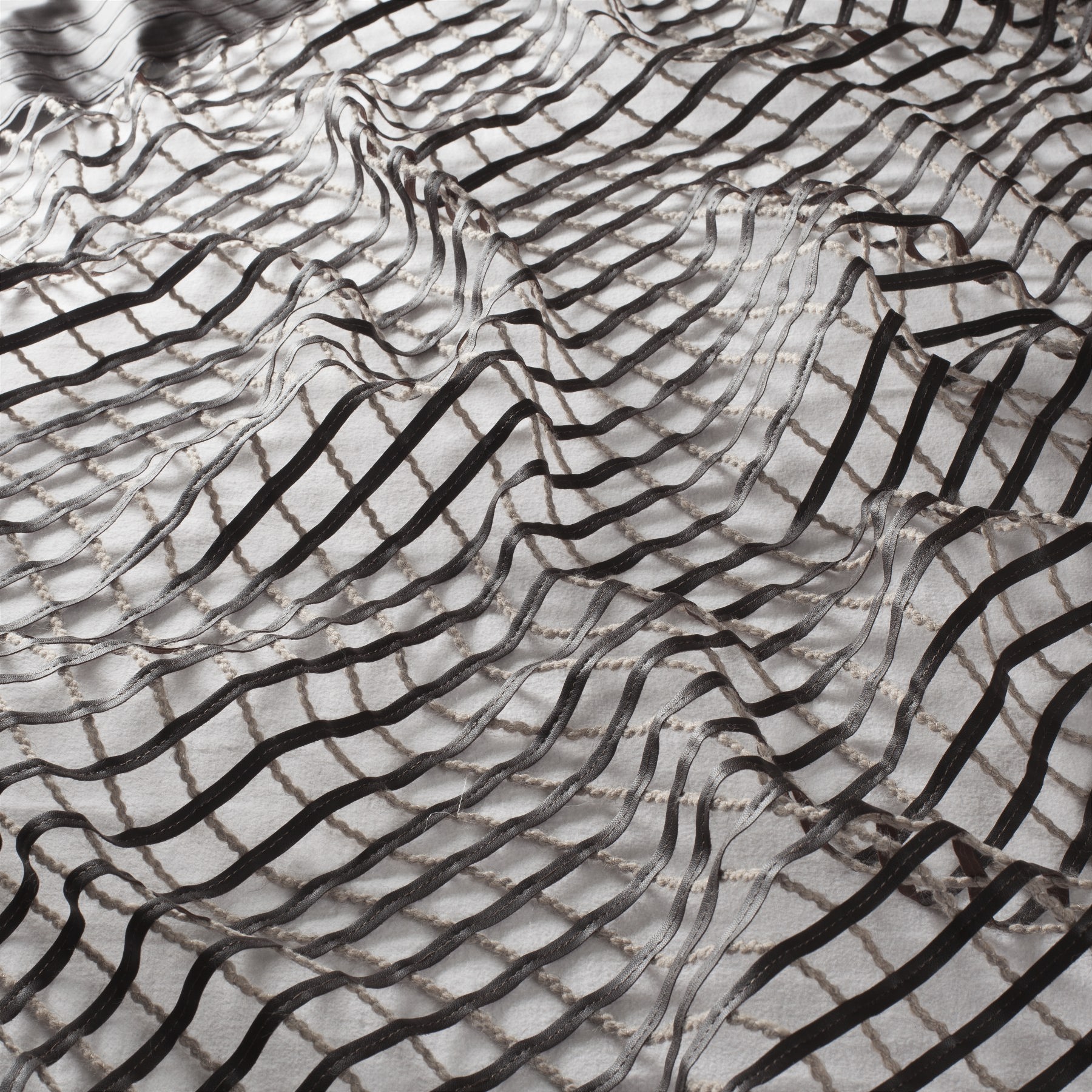 Chivasso Chain Reaction – Vorhangstoff Netzgewebe Kunstleder