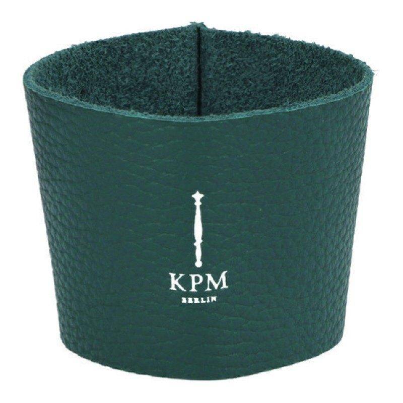 KPM Ledermanschette für den To-go Becher Grün | weiße Prägung