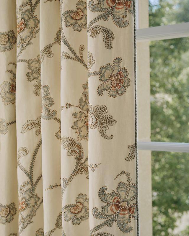 Colefax and Fowler Genevieve | Leinenstoff mit Stickerei
