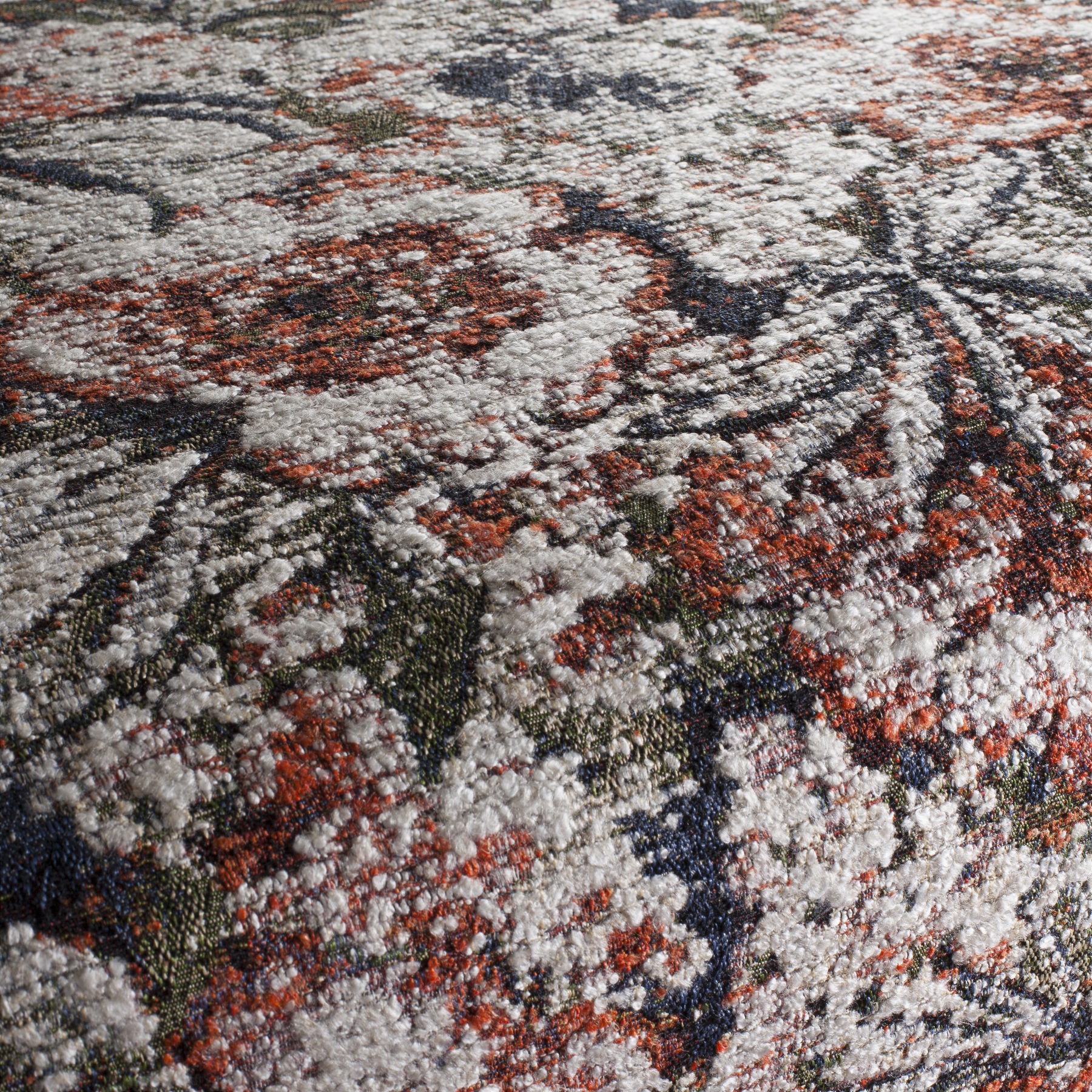 JAB Floralis – floraler Bouclé Möbelstoff