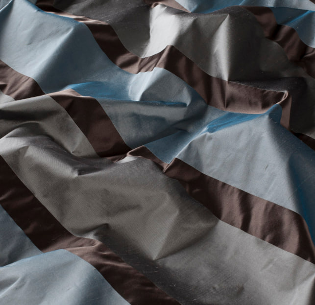 JAB Aloro – Shantung Seide im Streifendesign
