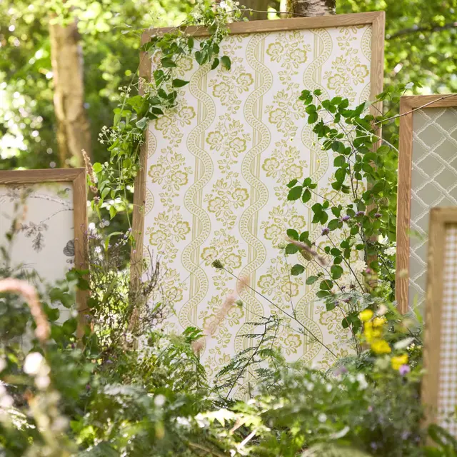 Sanderson Aubrey Wallpaper