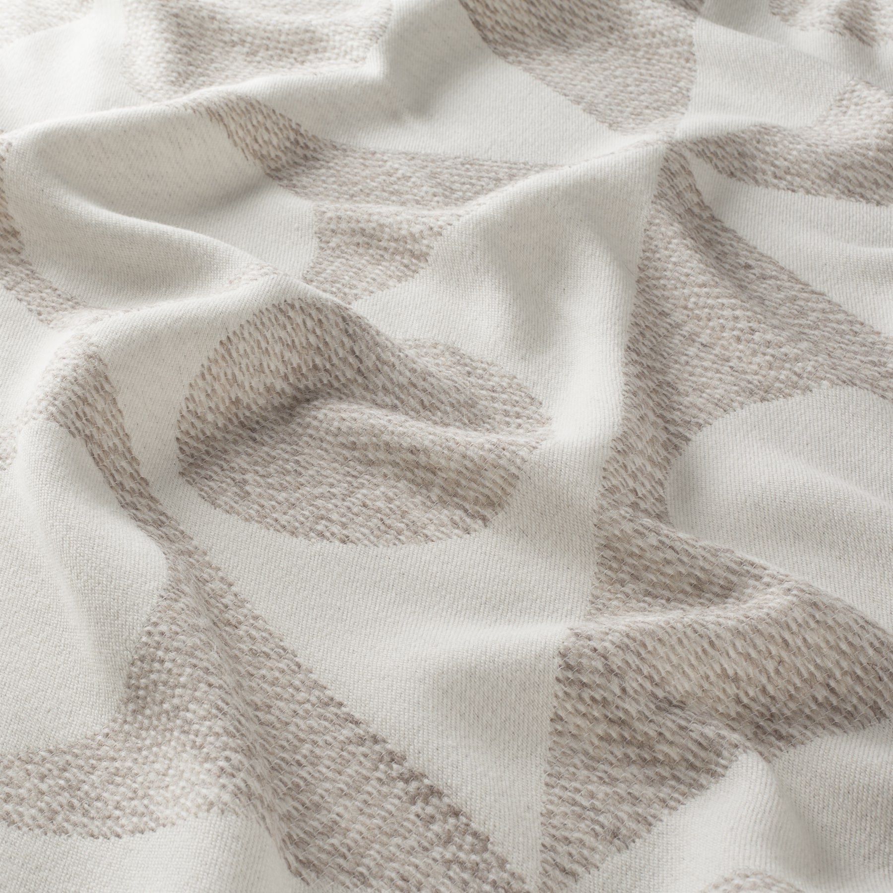 Carlucci Inner Circle – Dekostoff elegant bestickt