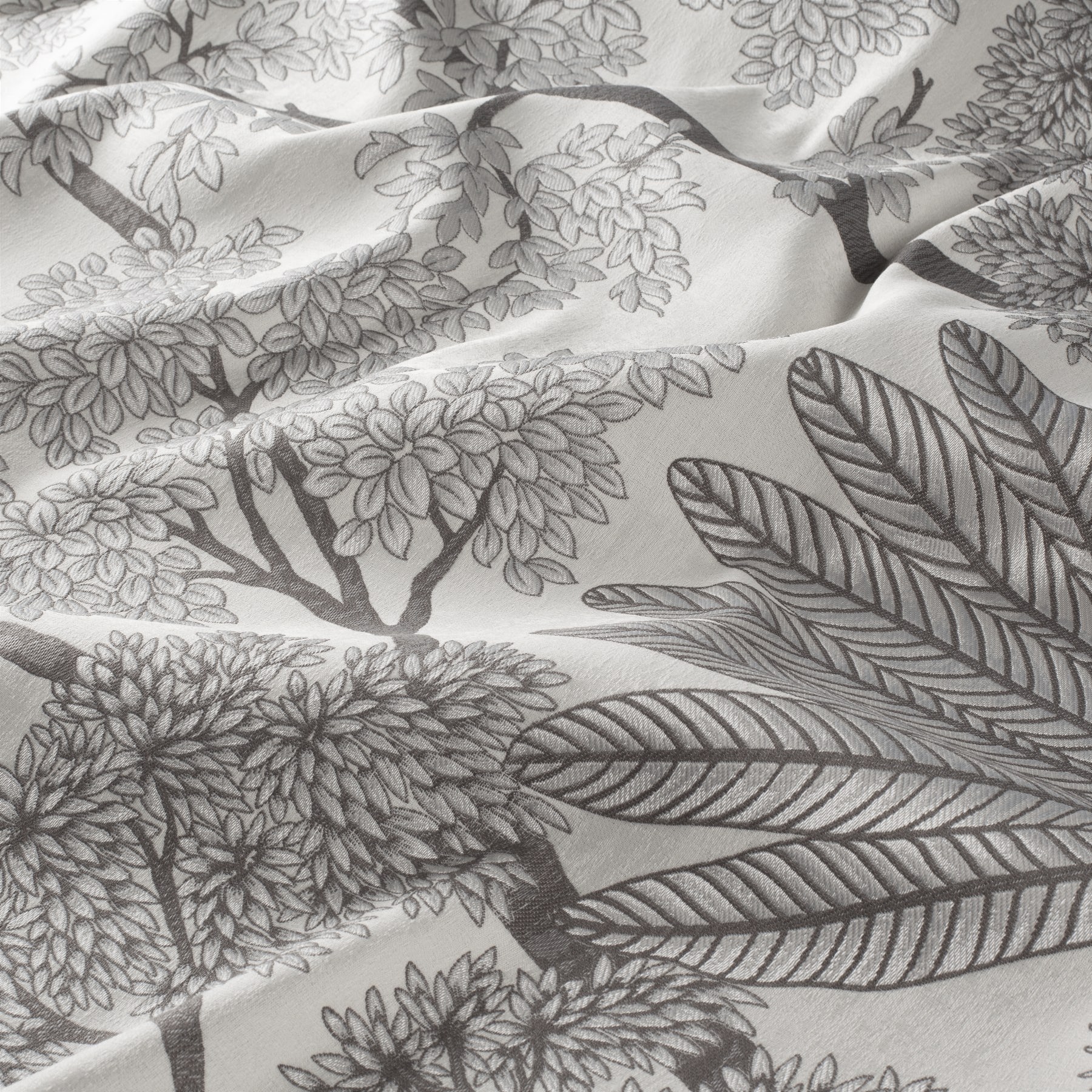 JAB Whisper Wood – Vorhangstoff mit Floralem Muster