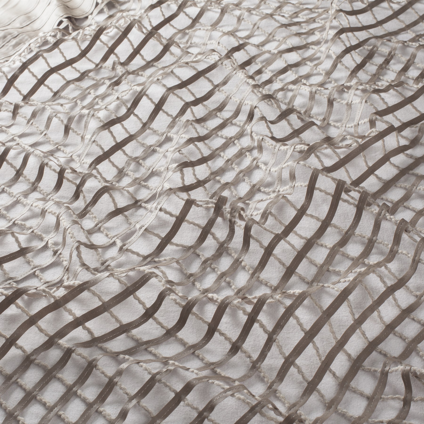 Chivasso Chain Reaction – Vorhangstoff Netzgewebe Kunstleder