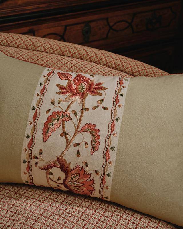 Colefax and Fowler Appleby | Dekostoff mit floralem Streifenmuster
