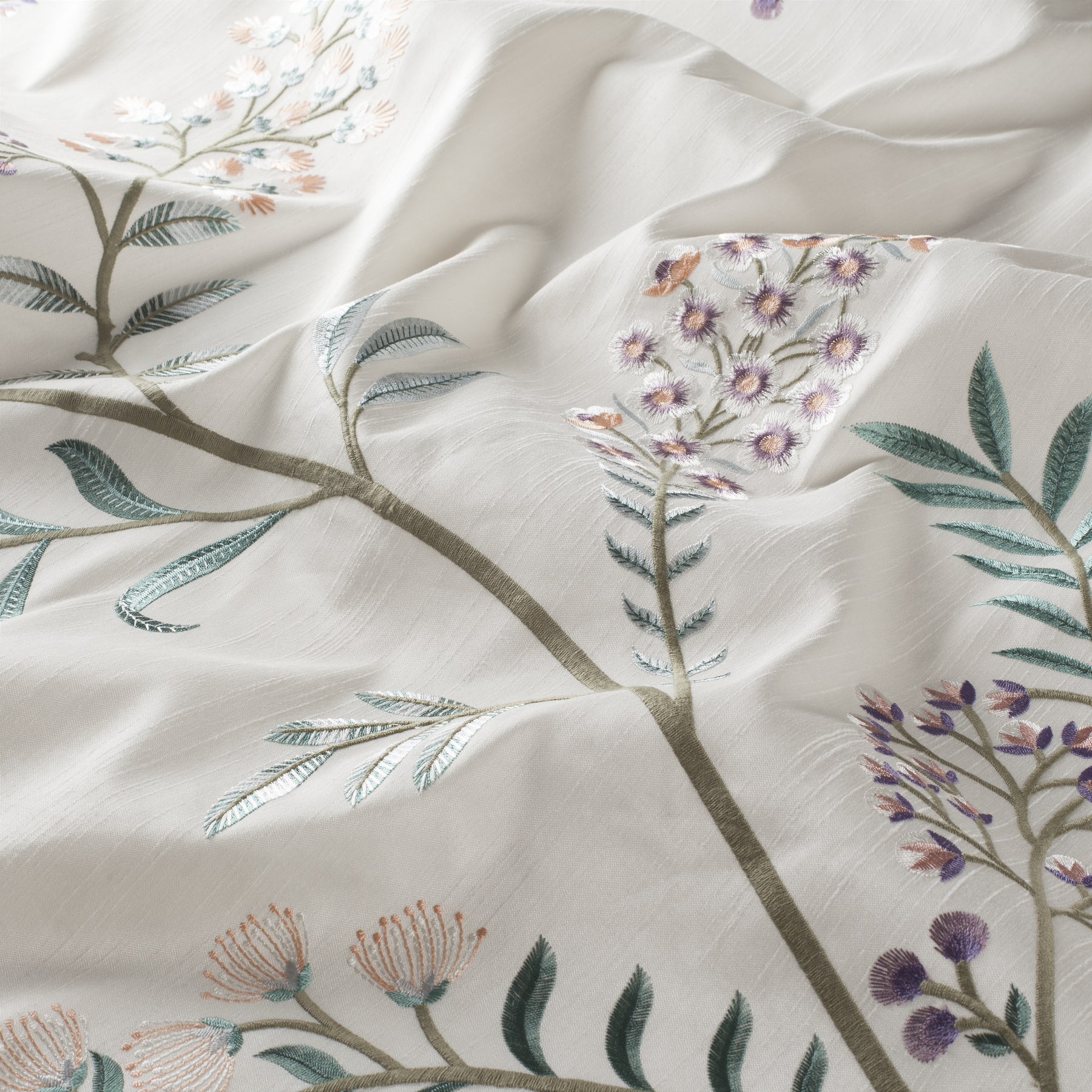 JAB Primavera – bestickter Shantung-Vorhangstoff