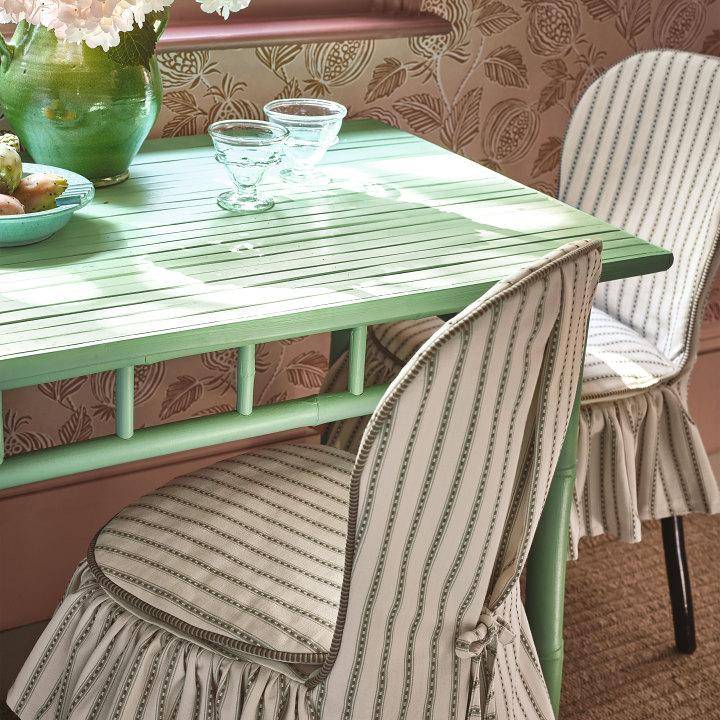 Romo Mila -dekorativer Baumwollstoff mit Streifen