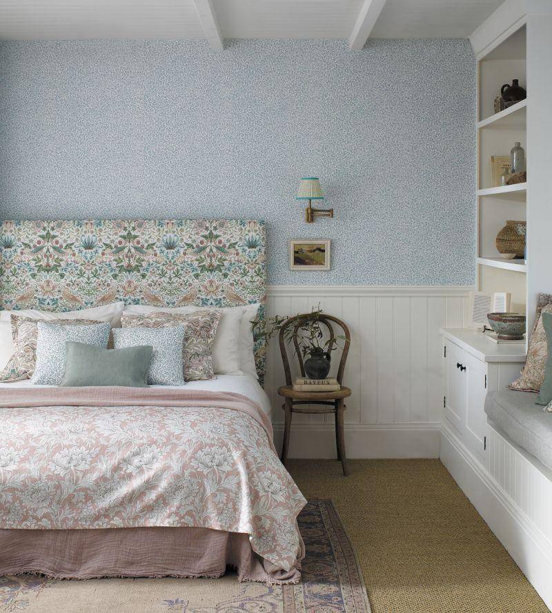 Morris & Co Chrysanthemum Toile  