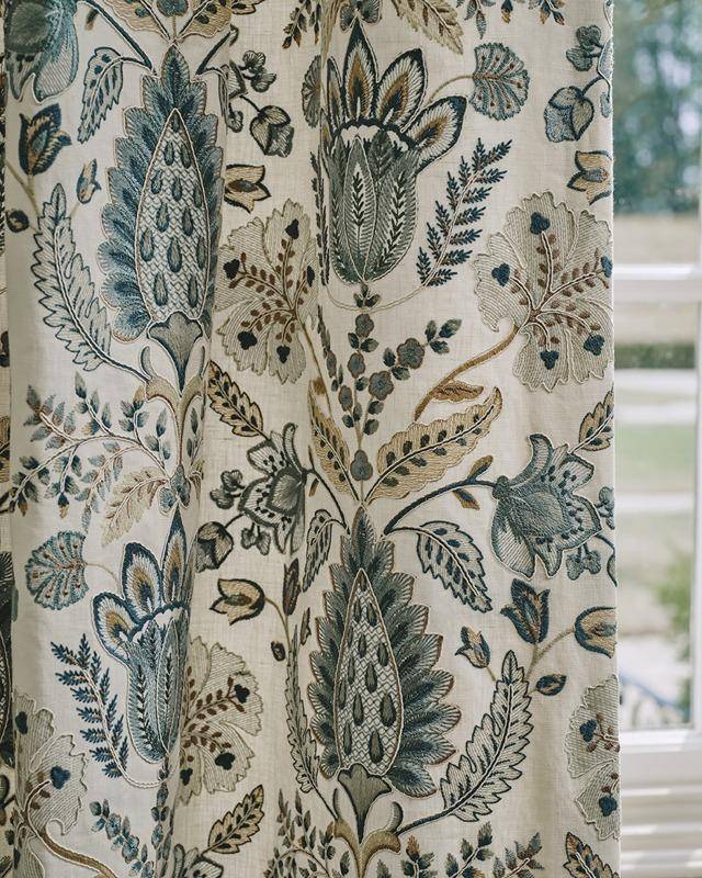 Colefax and Fowler Calcott | Bestickter Vorhangstoff