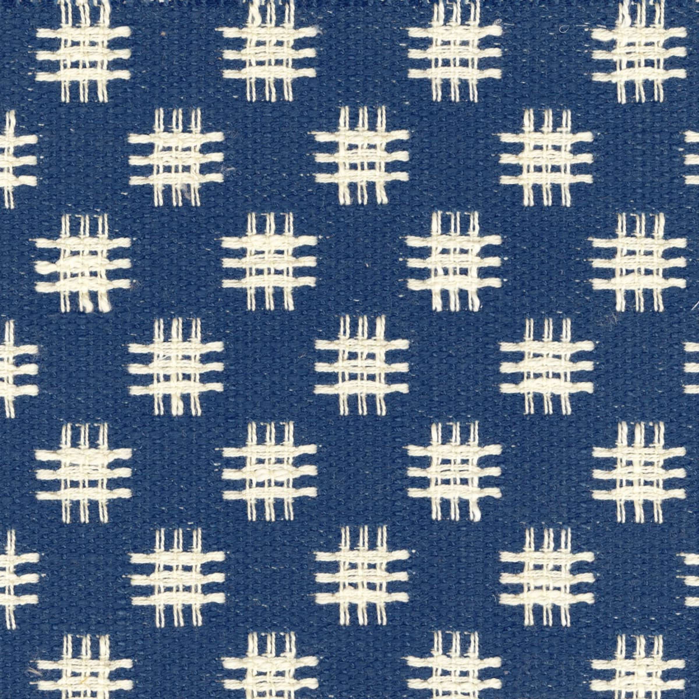 Le regard suit la rive