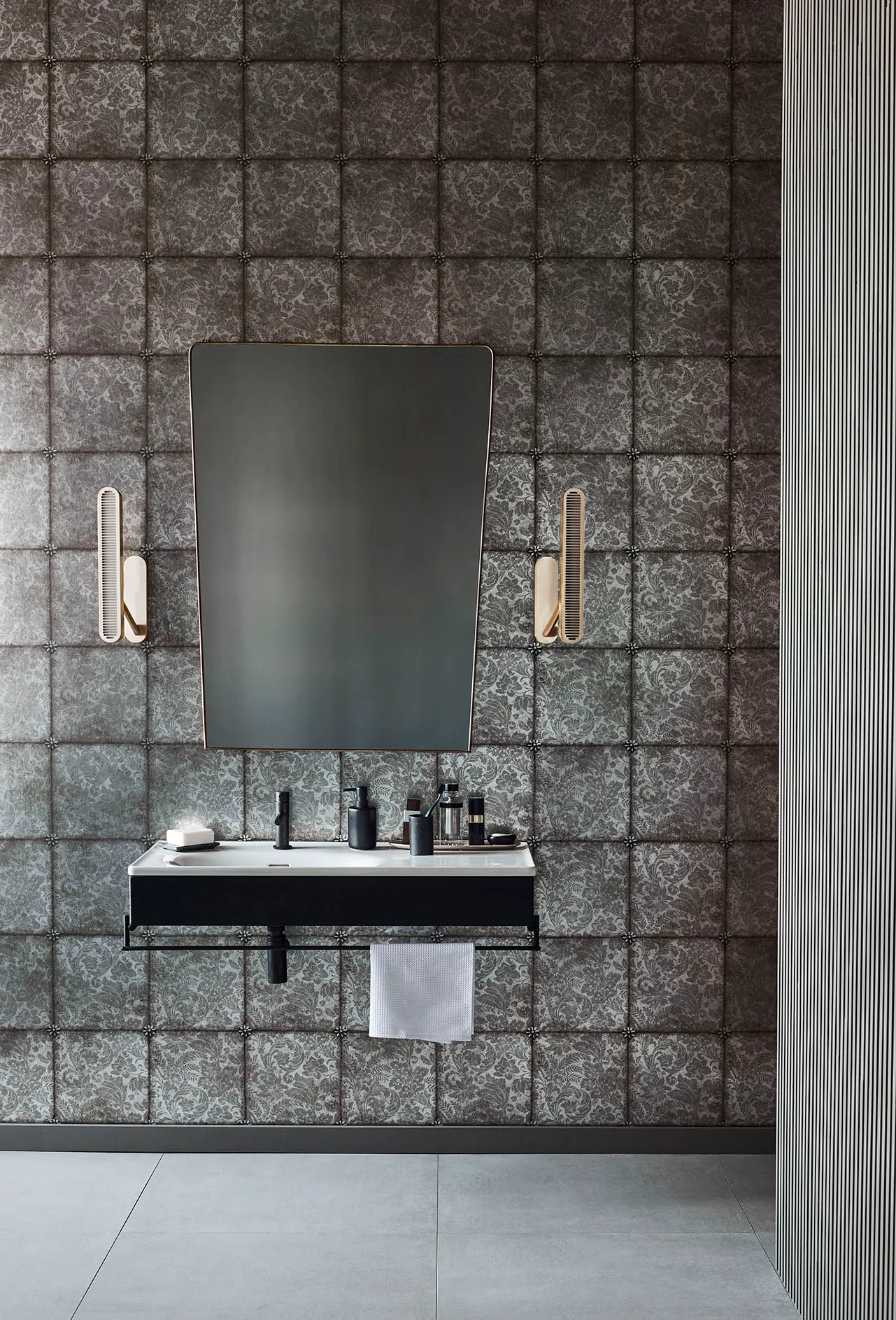 Cole & Son King's Argent