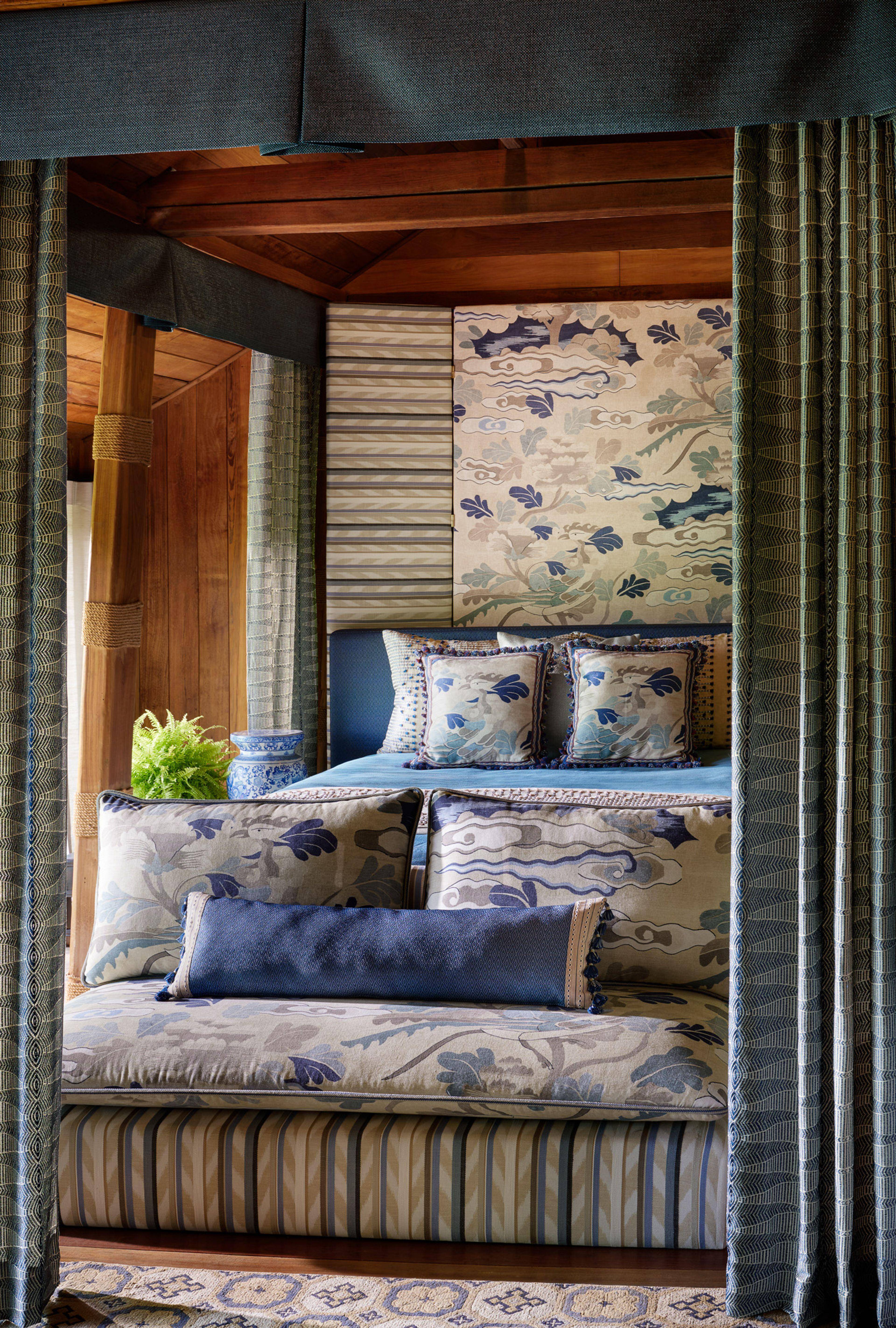 Jim Thompson Lisu Embroidery