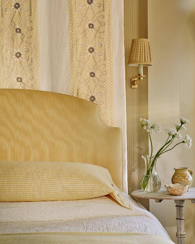Colefax and Fowler Ditton Stripe Wallpaper