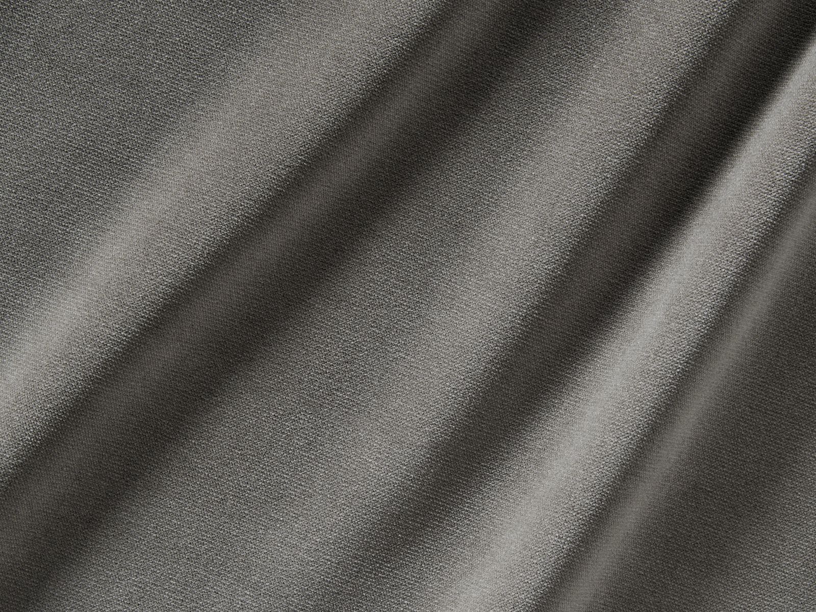 895